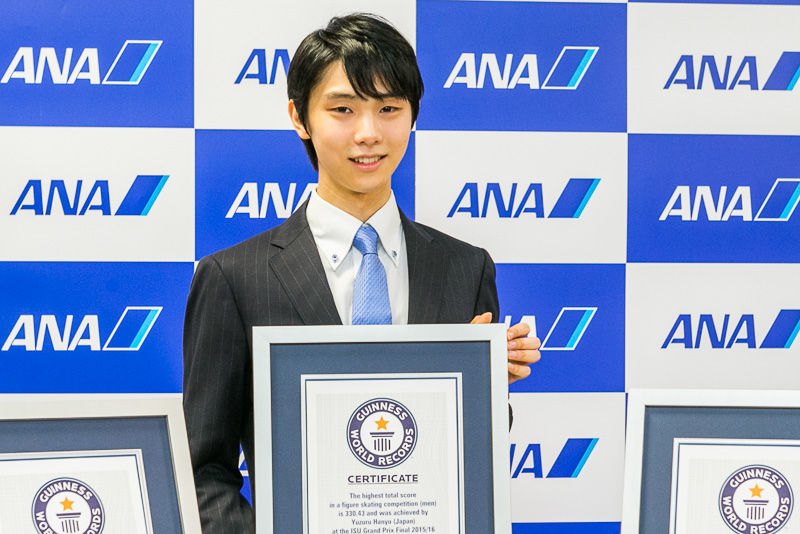 人気絶頂 羽生結弦 新聞2017年世界選手権&プログラムEDEAカード付 