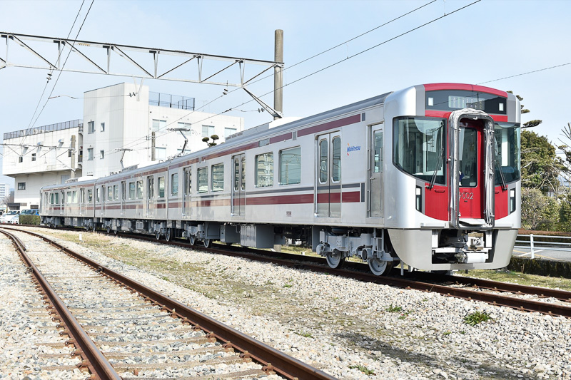 西鉄、11年ぶりの新型車両「9000形」の試乗会を開催 運行開始に先駆けて天神〜筑紫駅間を往復 - トラベル Watch