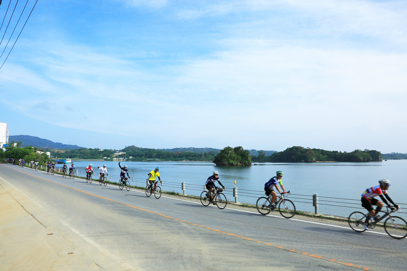 沖縄県 サイクリストやランナー向けに全長約337kmの本島一周コースなどを整備 85カ所のサイクルステーションも開設 トラベル Watch