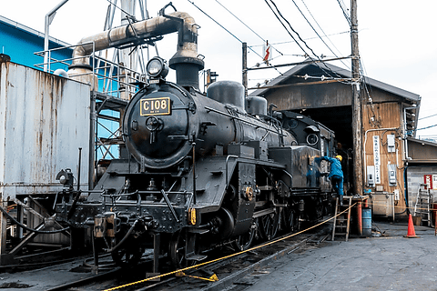 大井川鐵道でSLのリアルな出発準備と整備を見学してきた 間近で蒸気を
