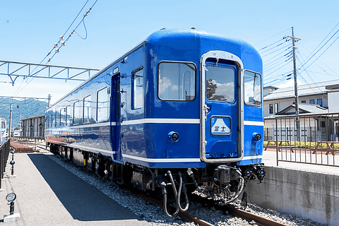 富士急の下吉田駅でブルートレイン「富士」を見てきた 「ブルー