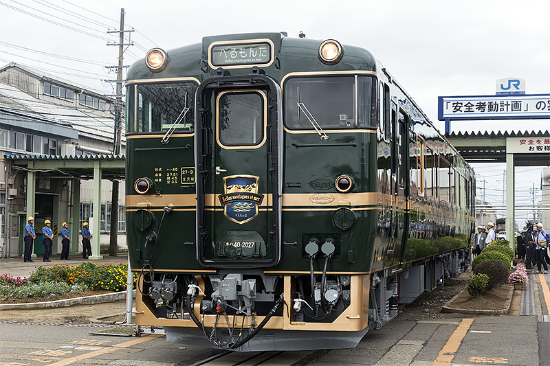 JR西日本、キハ40をベースにした観光列車「べるもんた」を報道公開 10