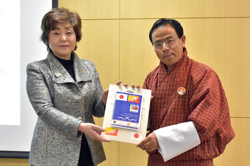 ブータン、日本と国交30周年を記念し期間限定で最低公定料金を撤廃する