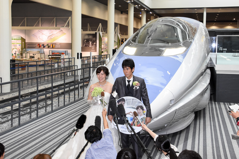 画像 京都鉄道博物館で500系新幹線などに囲まれた結婚式挙行 新婦の