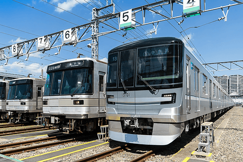 東京メトロ 日比谷線の新型車両13000系を公開 2020年に向け 3扉と5扉