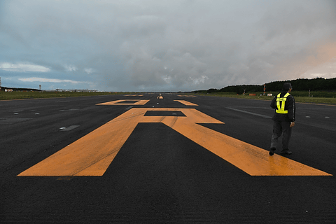 滑走路で日の出を 新千歳空港で早朝ランウェイウォーク 開港90周年の空の日イベント トラベル Watch