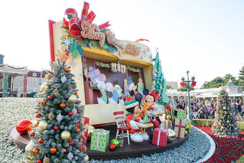 画像 東京ディズニーランド 2016年の クリスマス ファンタジー パレード スペシャルグッズ編 ストーリーブックからあふれ出すディズニー の仲間たちのクリスマス がテーマ 2 164 トラベル Watch