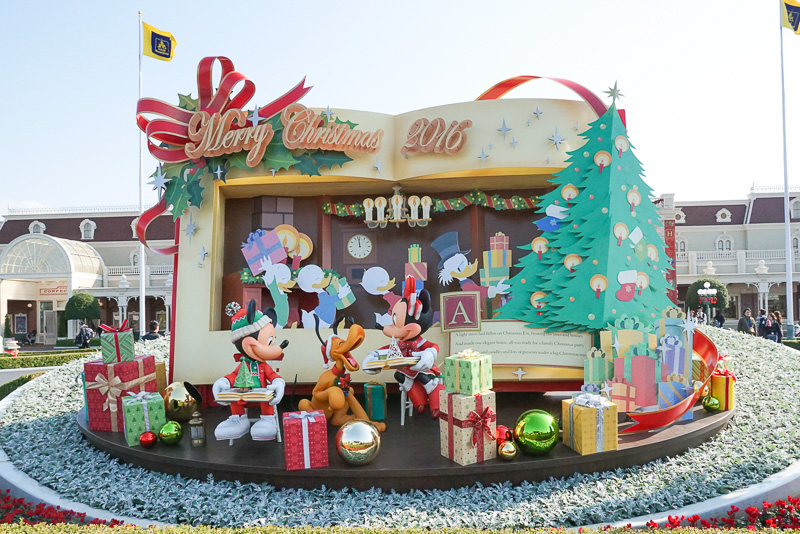 画像 東京ディズニーランド 16年の クリスマス ファンタジー パレード スペシャルグッズ編 ストーリーブックからあふれ出すディズニー の仲間たちのクリスマス がテーマ 3 164 トラベル Watch