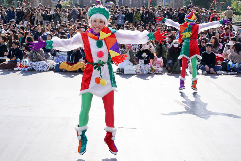 画像 東京ディズニーランド 2016年の クリスマス ファンタジー パレード スペシャルグッズ編 ストーリーブックからあふれ出すディズニーの仲間たちのクリスマス がテーマ 55 164 トラベル Watch