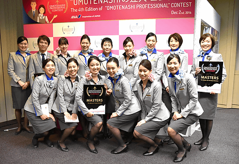 Anaらしいおもてなしの頂点を決定 Ana客室乗務員 第4回 Omotenashiの達人 コンテスト 約7800名の代表9名と2チーム6名がスキルを披露 トラベル Watch