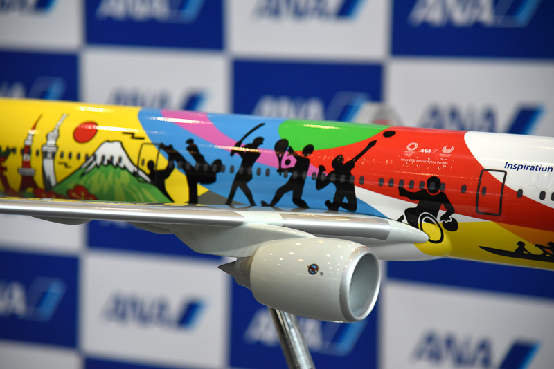 画像 Ana 特別塗装機 Hello Jet のデザインを平子新社長と現役アスリート新入社員が発表 年のオリンピックに向けて18年1月就航 12 18 トラベル Watch