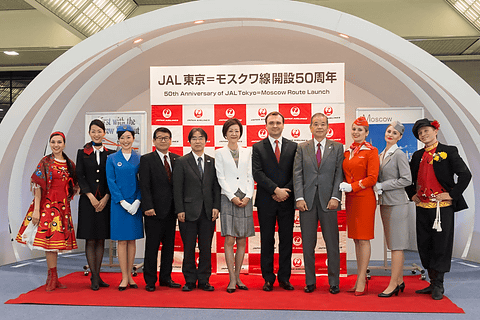 Jal 東京 モスクワ線開設50周年を記念し アエロフロート ロシア航空とともに成田空港で記念セレモニー Jalロゴ入りのtu 114型機のモデルプレーンも展示 トラベル Watch