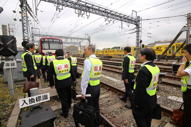 画像 京急 列車内や京急蒲田駅で爆発物を想定した 鉄道テロ対策訓練 社員や蒲田警察署 消防署から約2名が参加 2 37 トラベル Watch