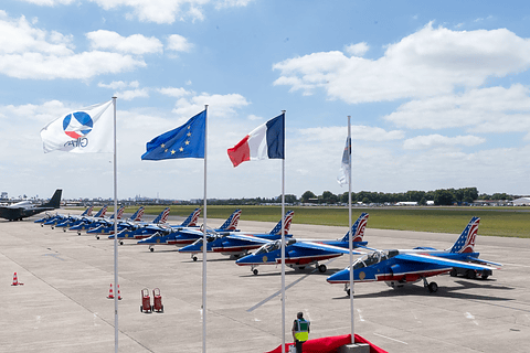 イベントレポート パリ航空ショー17 パリの空にトリコロールを描く仏空軍のアクロバットチーム パトルイユ ド フランス ギャラリー トラベル Watch