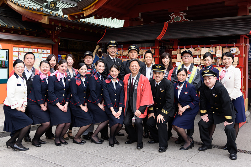 画像 Jalの年男 年女を含む21名が 江戸総鎮守 神田明神 節分祭豆まき式 で福を授ける豆まき 18年はj Airの客室乗務員2名が初参加 2 21 トラベル Watch