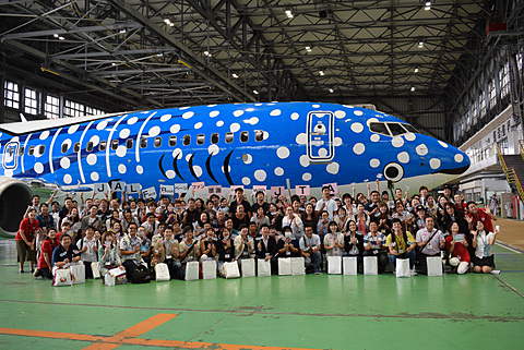 日本トランスオーシャン航空 Jal Facebookページファン感謝イベントで新ジンベエジェット遊覧飛行 トラベル Watch