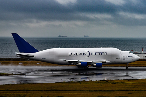 セントレアから新千歳へエアアジア初便がテイクオフ 直前に雨がやみ 追いかけるようにドリームリフターも離陸 強い雨からポツポツ雨に そして空へ トラベル Watch