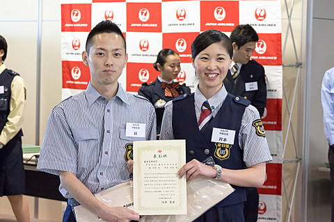 Jal 保安検査員のスキルを競う Jal 空港保安検査員お客さま対応コンテスト を開催 機内の安全を守る厳格な対応と快い接客を目指す トラベル Watch