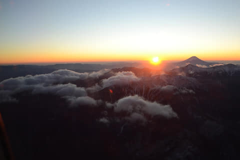 戌年のパイロットが運航した Anaの 18年 初日の出フライト Ana 平子社長は 一番富士山に近いところからご来光を望んでいただける と紹介 トラベル Watch