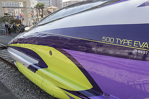 Jr西日本のエヴァ新幹線 500 Type Eva 5月13日運行終了 京都鉄道博物館で特別展開催 1号車のエヴァンゲリオン初号機 コクピット体験確約付きツアーも トラベル Watch