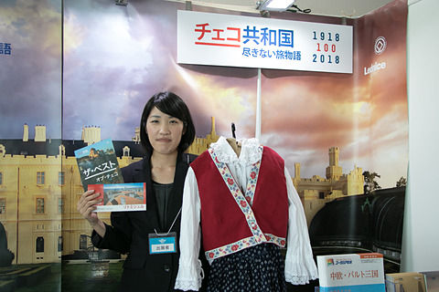 もっと海外へ 18 スイス政府観光局はハイジと巡るガイドブック ハイジの愛したアルプスの世界 をプレゼント スイス ブルガリア チェコ マケドニアブース トラベル Watch