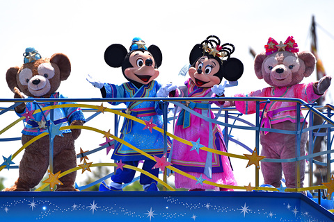 ミッキーマウスとダッフィーたちが七夕をお祝い 東京ディズニーシーも ディズニー七夕デイズ ロマンティックな装いのディズニーの仲間たちが船上からごあいさつ トラベル Watch