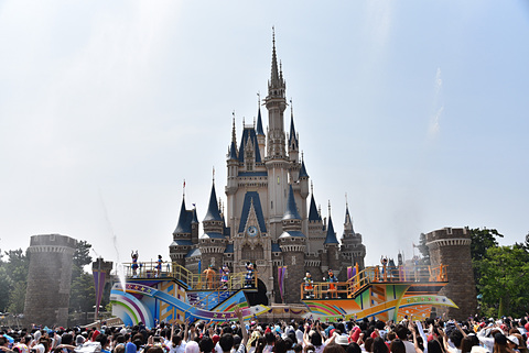 東京ディズニーランドで今年もずぶ濡れ ディズニー夏祭り が7月10日よりスタート 日本ならではの祭をテーマに今年もアツ い夏が到来中 トラベル Watch