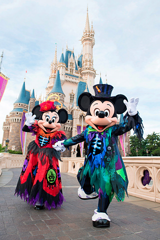 18年の ディズニー ハロウィーン は9月11日 10月31日開催 ミッキーマウスとミニーマウスが東京ディズニーランド スプーキー Boo パレード のコスチューム姿を披露 トラベル Watch