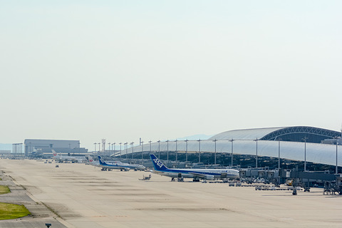 関西国際空港 9月6日も引き続き滑走路閉鎖 再開時期は 調整中 高速船やシャトルバスは5日同様に運用 トラベル Watch