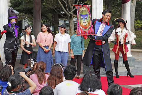 東京ディズニーシー 妖しく華やかなハロウィーンを開催 ディズニーヴィランズらがパークをジャック トラベル Watch