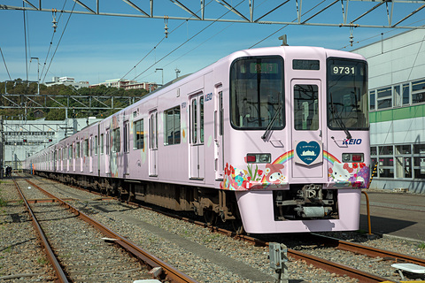 ハローキティの誕生日 11月1日 から運行 京王電鉄 サンリオキャラクターのラッピング電車を公開 トラベル Watch