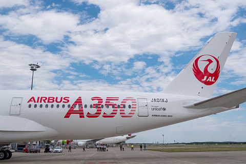 挑戦 を表わす赤いa350ロゴ Jalが新規導入するエアバス A350 900初