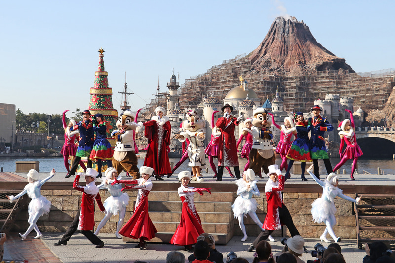 画像 東京ディズニーシーのクラシカルで華やかなクリスマス 迫力のレビューショー イッツ クリスマスタイム をじっくり紹介 10 31 トラベル Watch