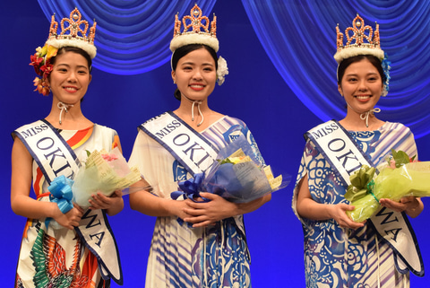 第39代 ミス沖縄 が決定 3名が4月1日から活動開始 スカイブルーに岩本華奈さん コバルトブルーに山里ひかるさん クリーングリーングレイシャスに新里瑞紀さん トラベル Watch