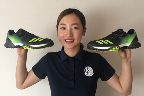 アディダスのゴルフ用フットウェア コードカオス 女子プロゴルファー松田鈴英選手が着用してツアーに参戦 トラベル Watch
