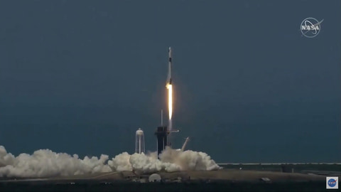Nasaとspacex 米国による宇宙への有人ロケット打ち上げ成功 宇宙旅行サービスも計画される Crew Dragon がissへ トラベル Watch