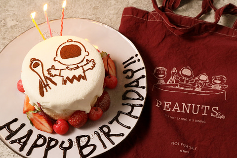 Peanuts Cafe 名古屋 限定カラーのトートバッグ付きバースデープラン登場 スヌーピーと一緒に誕生日を祝える トラベル Watch