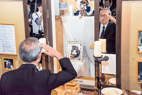 和歌山電鐵 たま駅長 の社葬をしめやかに そして名誉永久駅長に任命 たま大明神として貴志駅の神社に奉られる トラベル Watch Watch