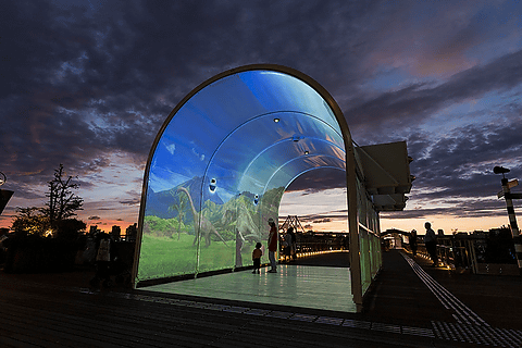 デックス東京ビーチに触ると反応する恐竜のプロジェクション展示が登場 夏休み期間の19時 24時に公開 トラベル Watch Watch