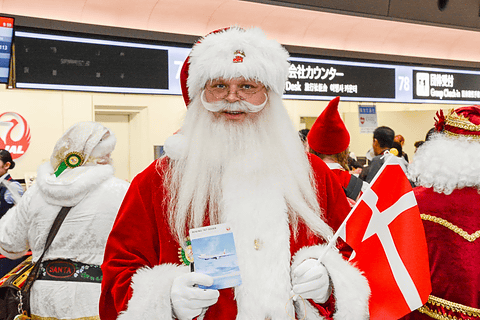 羽田空港に一足早いクリスマス Jalとサンタクロースがコラボイベント Jal便に乗って天草の世界サンタクロース会議へ トラベル Watch