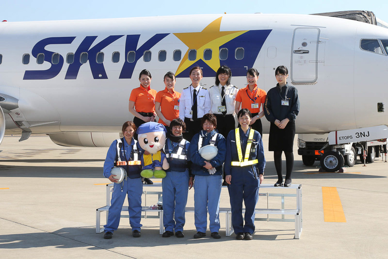 画像 スカイマーク 女性だけで運航する ひなまつりフライト を初めて実施 茨城空港と神戸空港で 梅 にちなんだお菓子も配布 23 28 トラベル Watch Watch