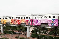 開園15周年を祝うスペシャルプログラム 東京ディズニーシー15周年 ザ イヤー オブ ウィッシュ ディズニーリゾートラインが15周年仕様 夜の水上ショーはクリスタルコンパスと連動する演出も トラベル Watch Watch