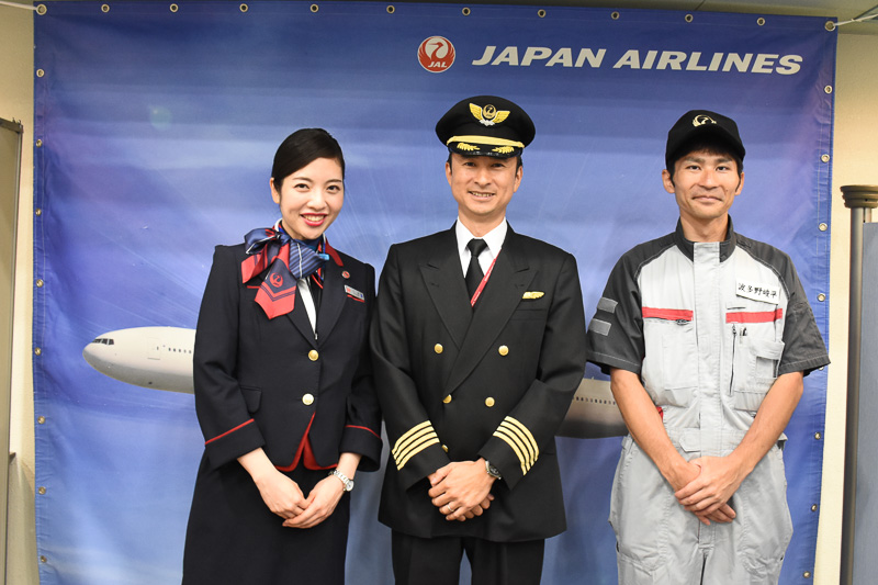 JAL、「こども霞が関見学デー」で機長、CA、整備士が“空のお仕事”を