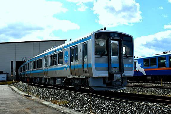 JR東日本、八戸線の新型車両「キハE130系500番台」を12月2日に営業運転開始、一番列車の見送りを八戸駅で実施 11月9日に関係者向け試乗会で八戸駅～久慈駅を往復運行  - トラベル Watch