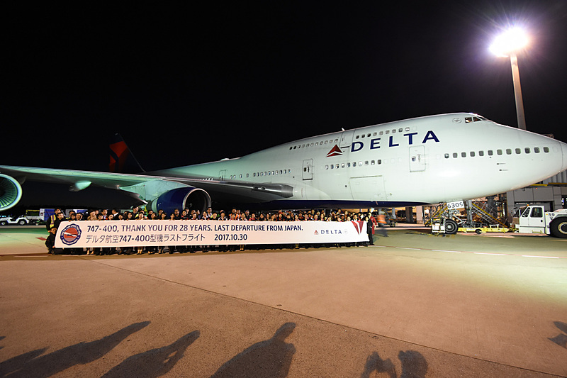 28年間ありがとう！」乗客、スタッフ、ファンが別れを惜しんだデルタ航空ジャンボの日米路線ラストフライト - トラベル Watch