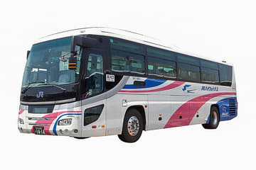 西日本JRバス、高速バスに新デザイン車両導入。赤い差し色に「情熱