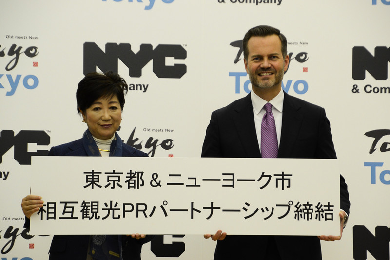 東京タワーが1日限定でニューヨーク市旗カラーに。東京都とニューヨーク市が「相互観光PRパートナーシップ」締結