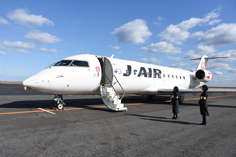 ジャルパックが企画したJ-AIRの「ボンバルディアCRJ退役記念チャーターツアー」。2日目はゆかりの地を巡るチャーターフライト - トラベル Watch