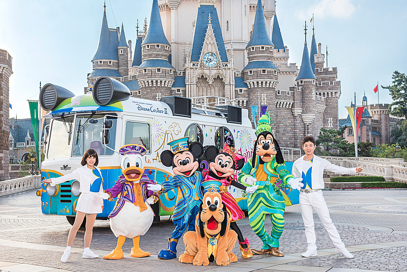 ミッキーマウスが約都市を訪問 東京ディズニーリゾート35周年スペシャルパレード 実施 子供たちと一緒に祭りに参加 3月24日から訪問する9都市を公開 トラベル Watch
