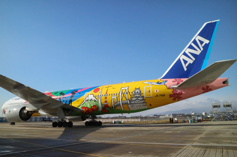 ANAの特別塗装機「HELLO 2020 JET」が伊丹空港でドックアウト 東京2020 